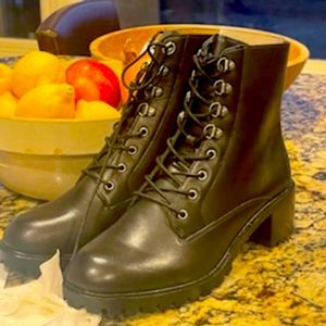 NWOT Julien Lace Up Lugsole Boot (MADEWELL)
